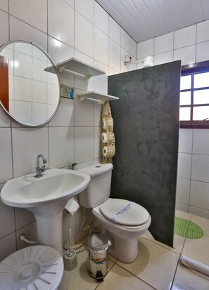 Lägenhet Premium | Badrum | Dusch och handdukar