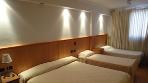 In-room safe, blackout drapes, iron/ironing board, bed sheets - Hotel Pedraza (Buenos Aires)