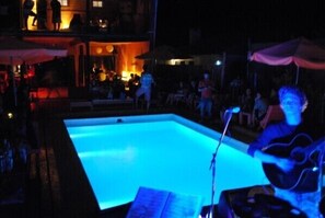 Exterior - La Rubia Hostel (La Pedrera)