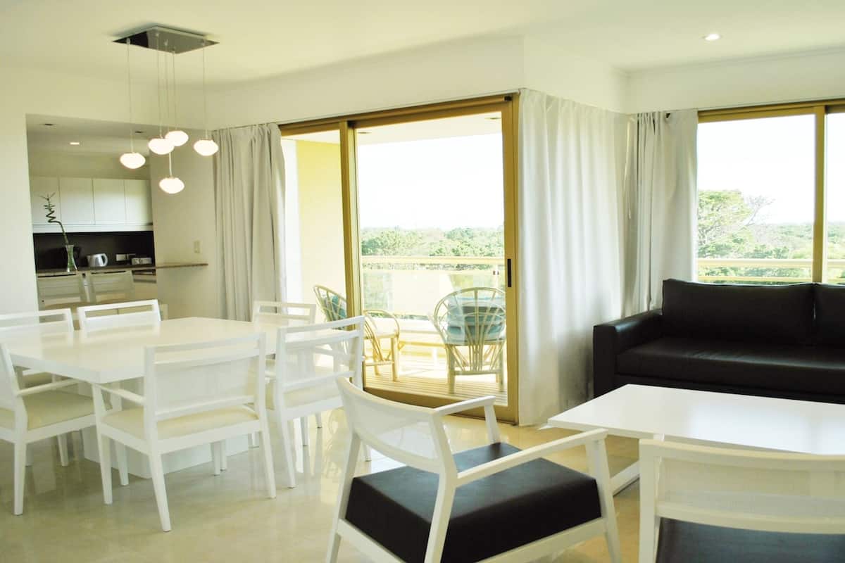 Apartment, 2 Bedrooms | Living room | 21-inch TV with cable channels, DVD player