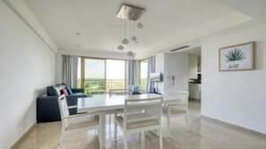 Apartment, 1 Schlafzimmer | Wohnzimmer | 21-Zoll-Fernseher mit Kabelempfang, DVD-Player
