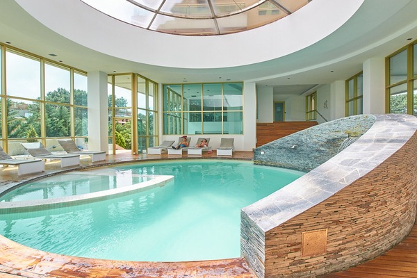 Indoor pool, seasonal outdoor pool