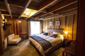 Minibar, in-room safe