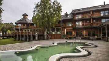 Piscine extérieure (ouverte en saison)