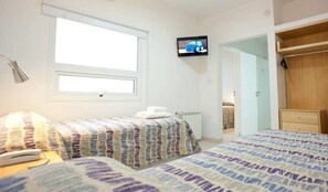 迷你吧、客房内保险箱、办公桌、免费 WiFi