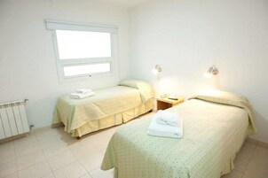 Minibar, in-room safe, desk, WiFi (free)