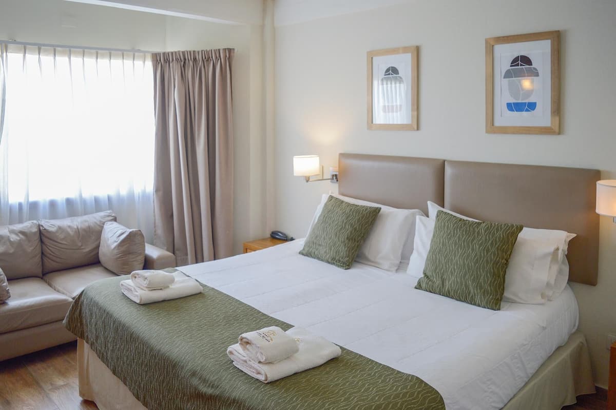 Minibar, in-room safe, cribs/infant beds, free WiFi