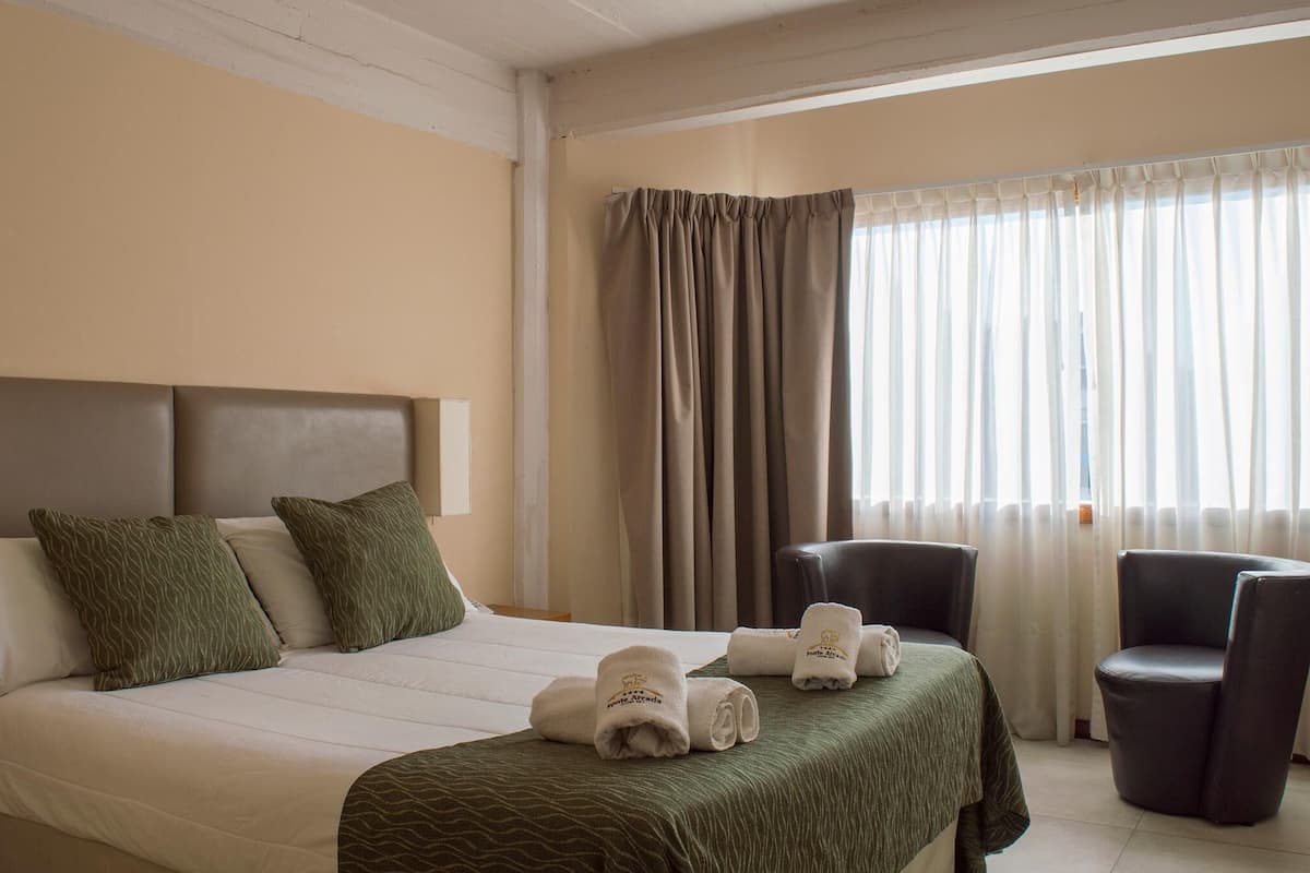 Minibar, in-room safe, cribs/infant beds, free WiFi