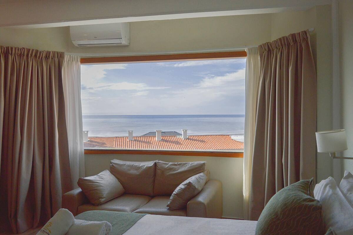 Minibar, in-room safe, cribs/infant beds, free WiFi