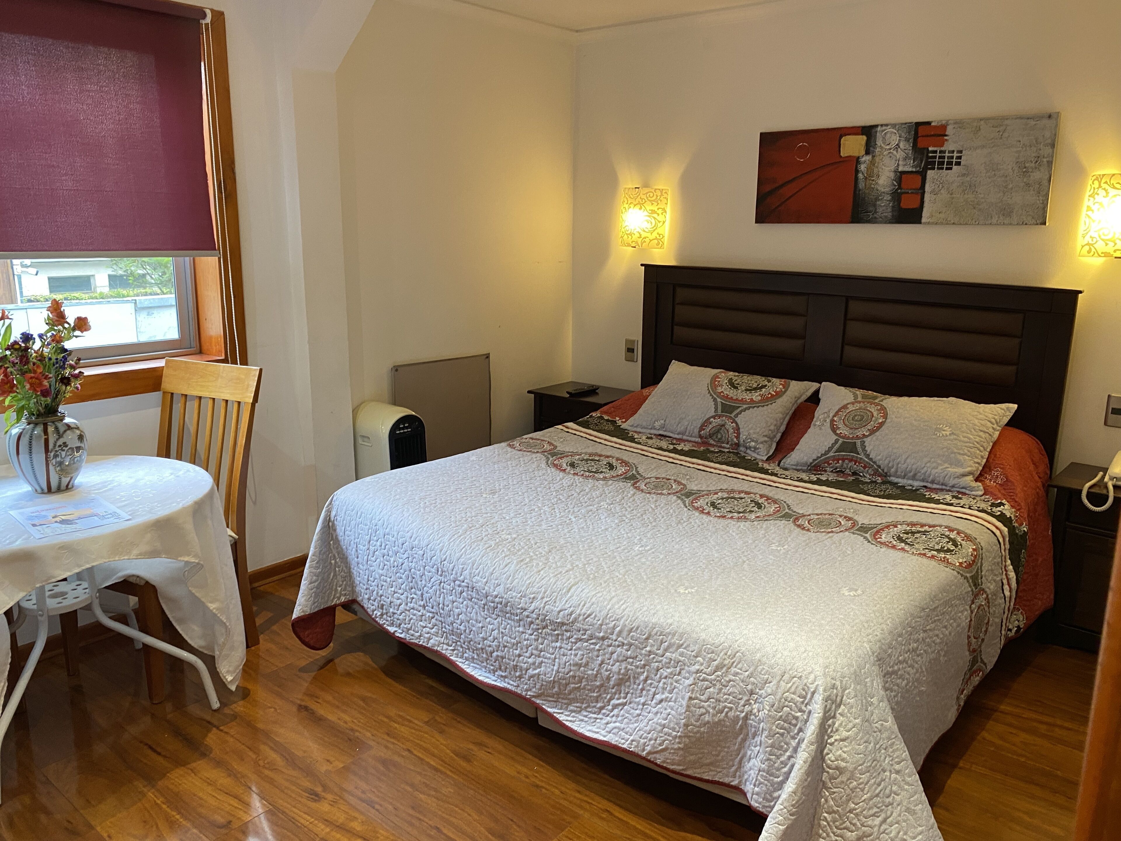 高級雙人房, 1 張特大雙人床, 私人浴室 | 迷你吧、客房內保險箱、書桌、免費無線上網