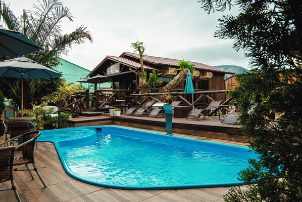 Outdoor pool - Pousada Recanto do Aconchego (Florianópolis)