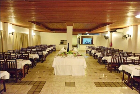 Dining - De Rose Palace Hotel (Torres)