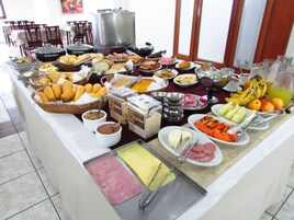 包含每日自助早餐