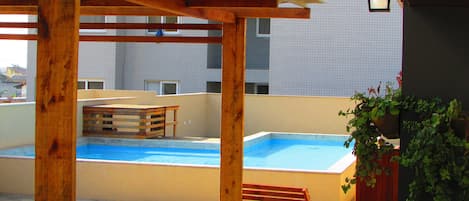 Una piscina cubierta