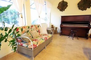 Living area - Hotel Flamboyant (Olimpia)