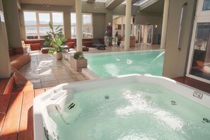 Indoor spa tub - Hotel Monte Claro (San Carlos de Bariloche)