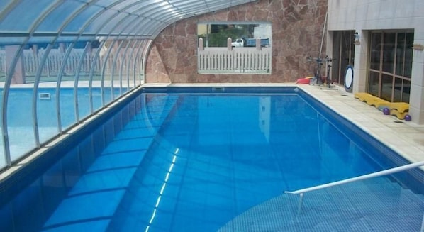 Seasonal outdoor pool, a heated pool