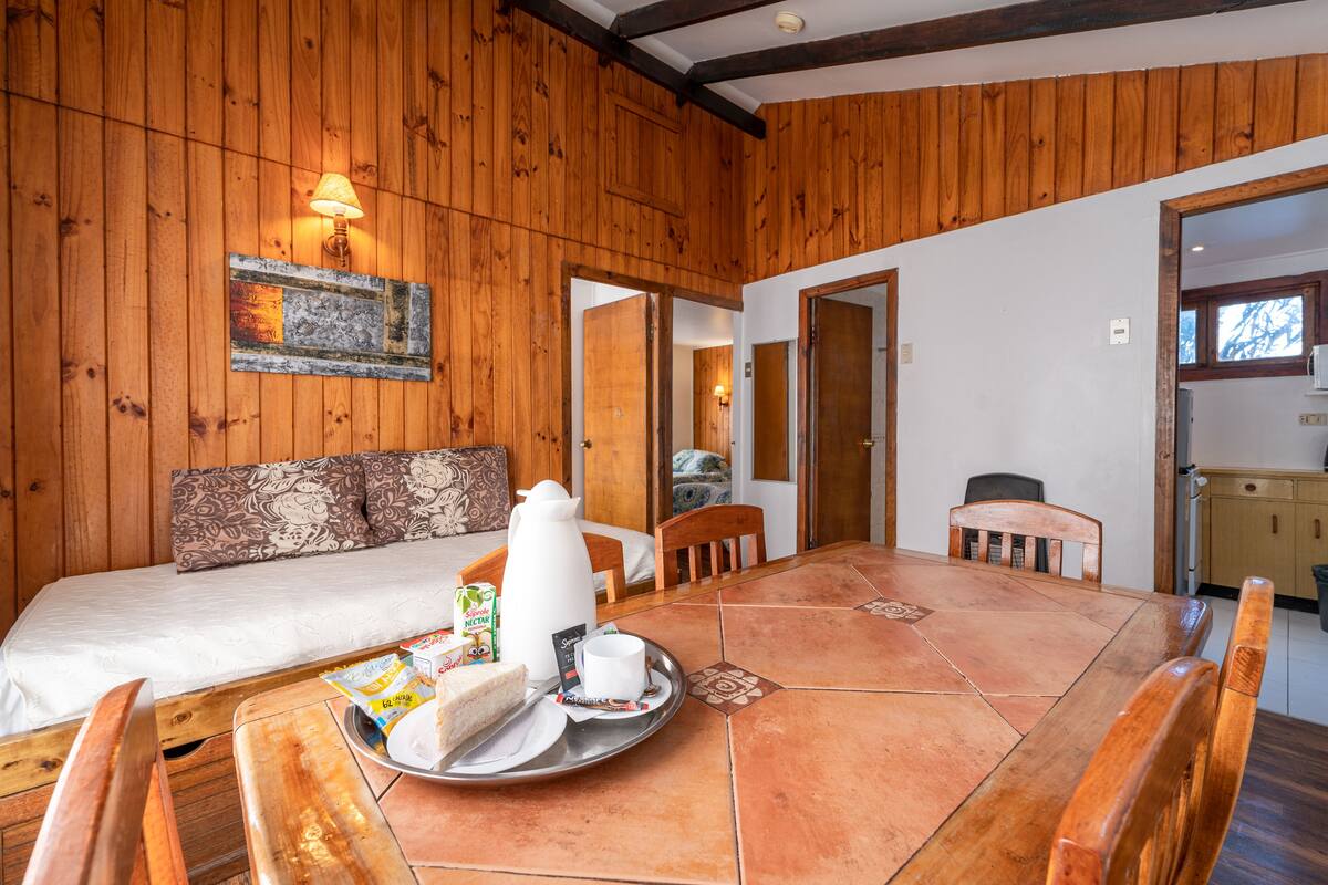 bungalow, 2 bedrooms, kitchen (tipo d) | living area | flat-screen tv