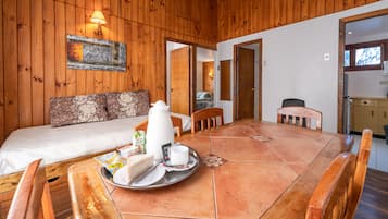 Bungalow, 2 Schlafzimmer, Küche (tipo D) | Wohnbereich