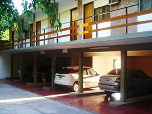 المنطقة المحيطة بالمنشأة