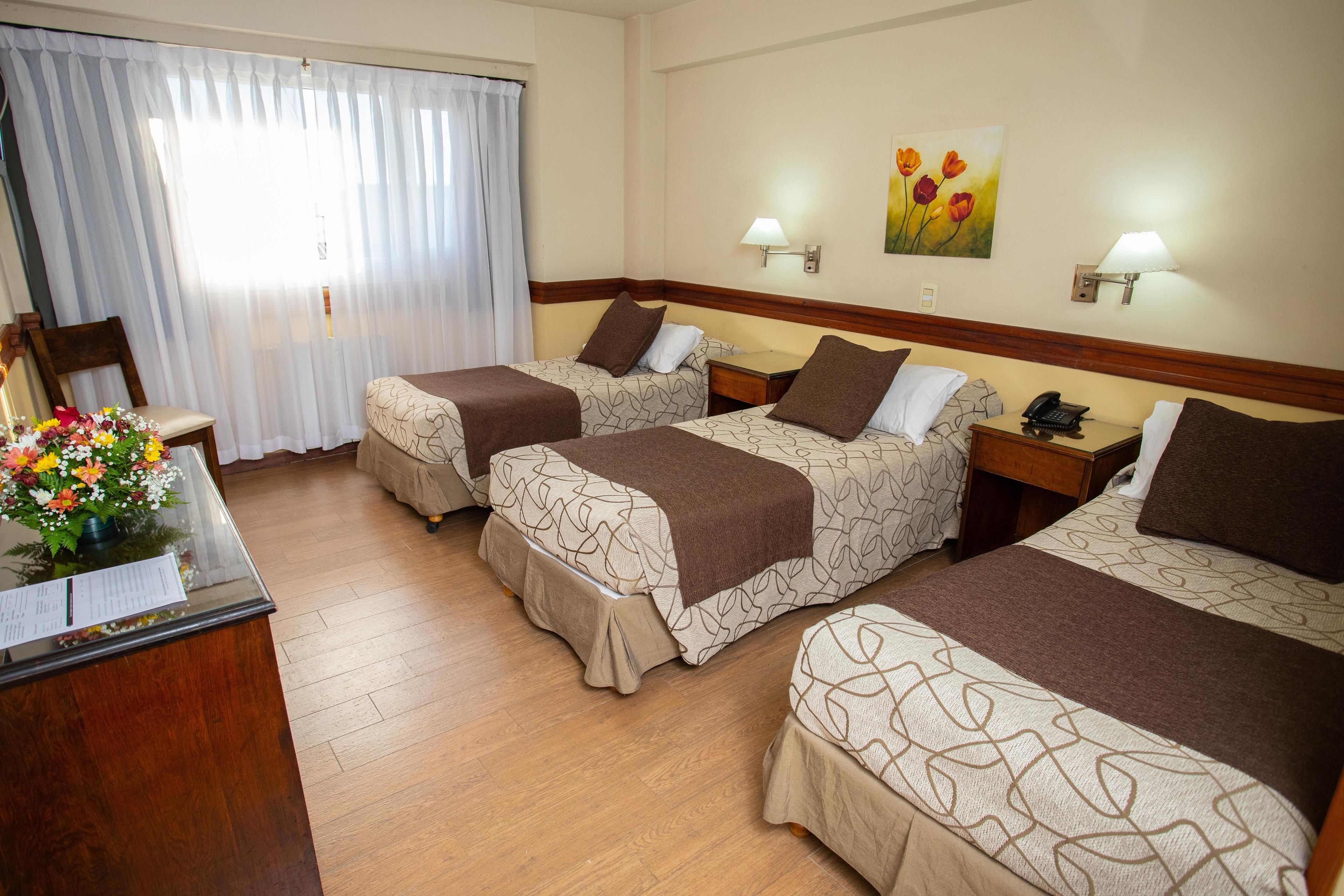 Habitación triple | Caja de seguridad en la habitación y wifi gratis 