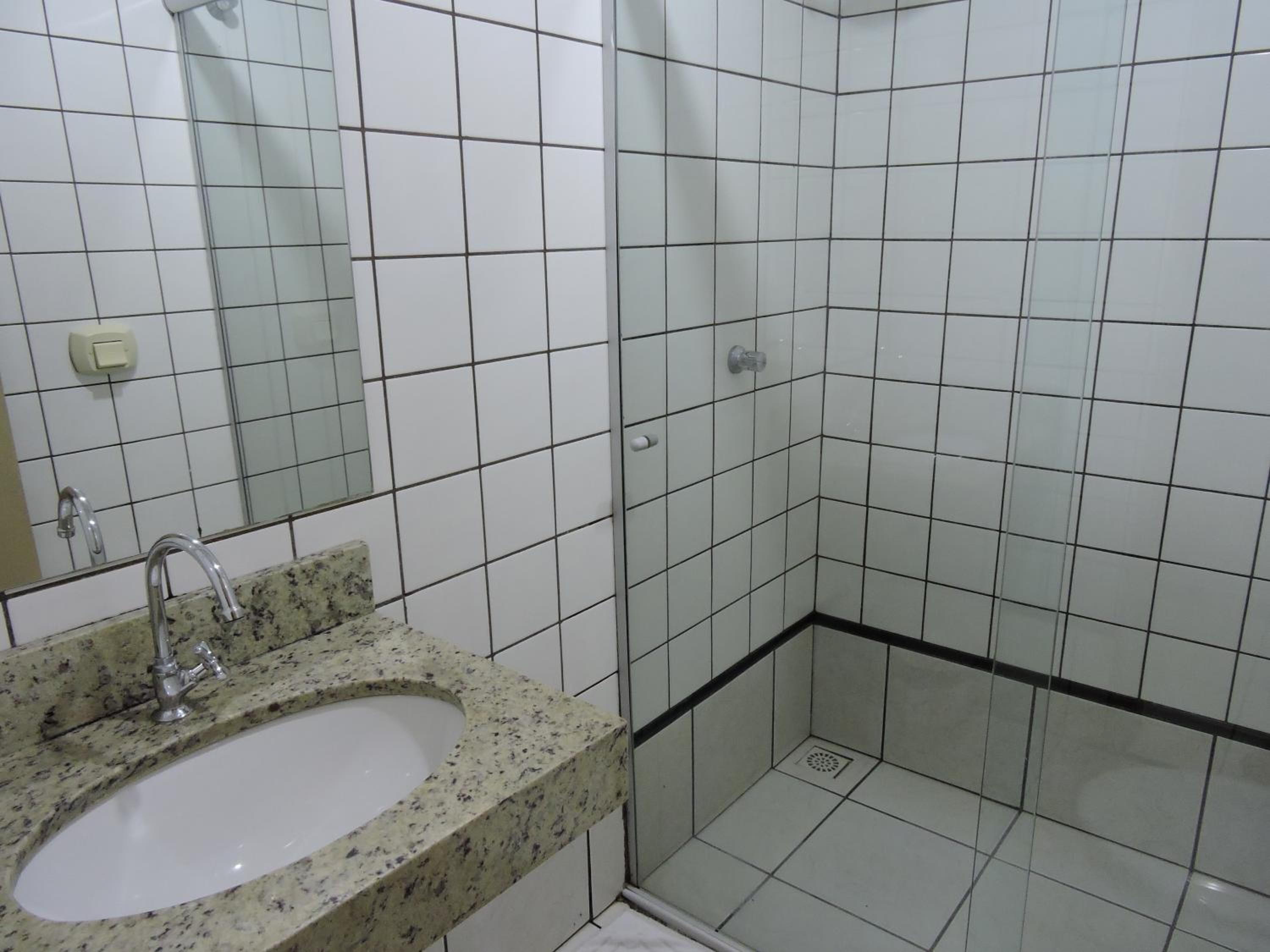 shower, free toiletries, towels