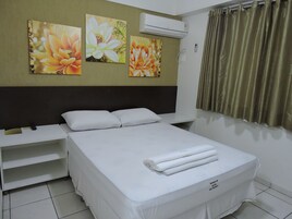 Habitación doble superior | Minibar, cortinas opacas, tabla de planchar con plancha y wifi gratis