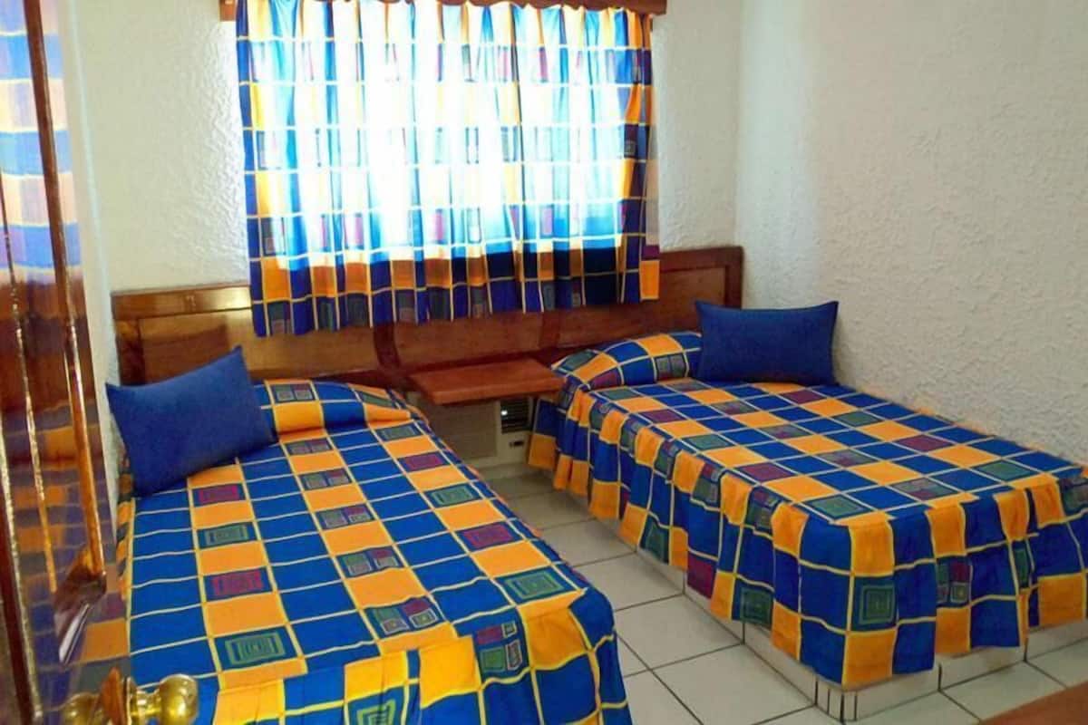 Habitacion 6 personas | Caja fuerte, wifi gratis, ropa de cama