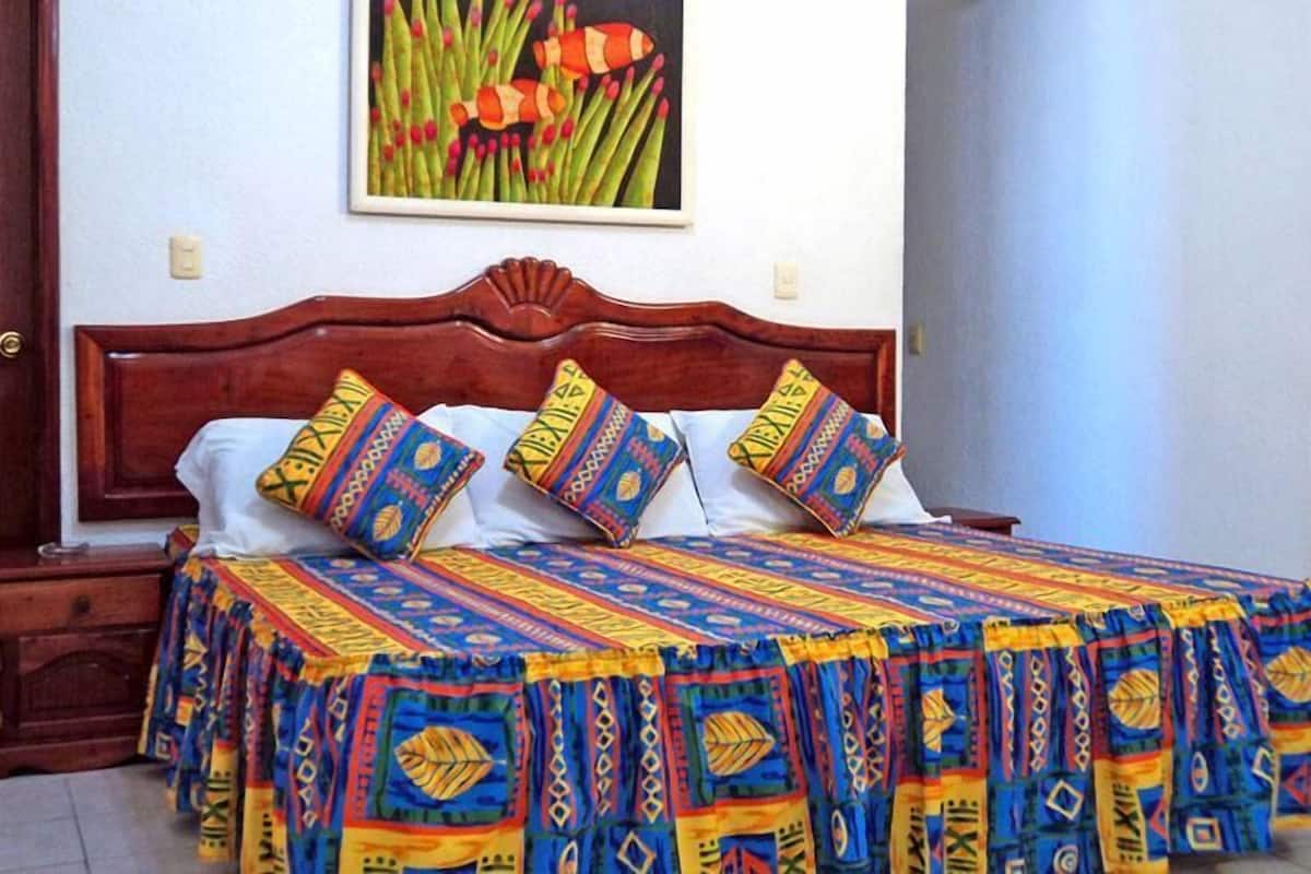 Habitacion Octuple | Caja fuerte, wifi gratis, ropa de cama