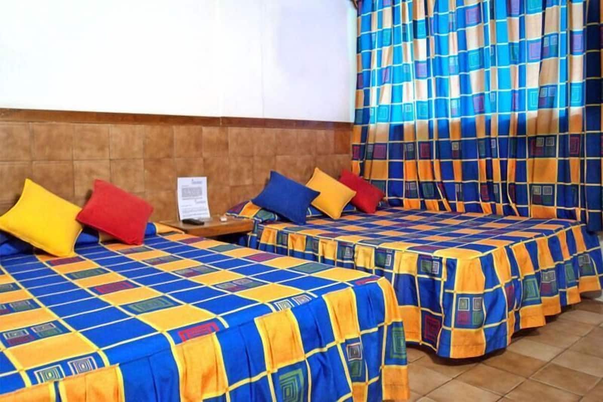 Habitacion Doble | Caja fuerte, wifi gratis, ropa de cama