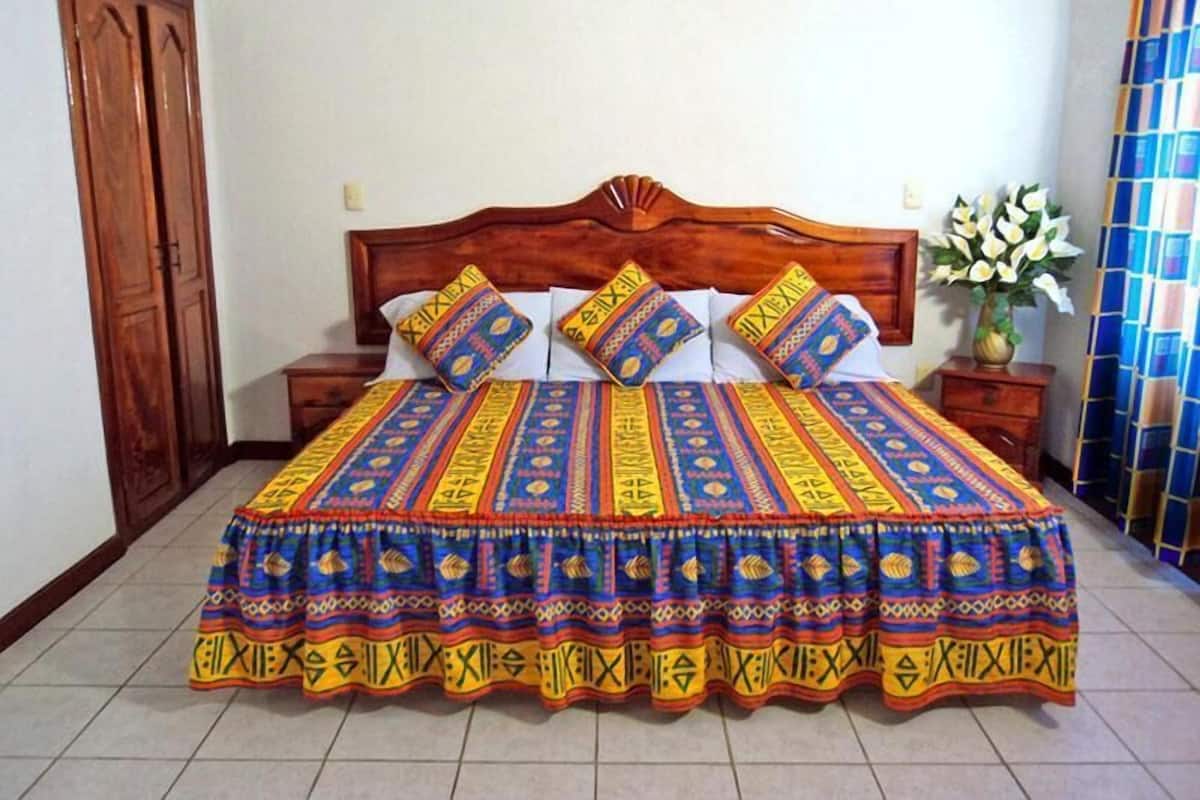 Habitacion Cuadruple | In-room safe, free WiFi, bed sheets