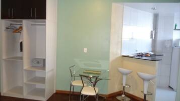 Apartment, 1 Bedroom, Kitchen | Private kitchenette