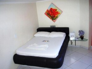 Cortinas blackout, wifi gratis y ropa de cama 