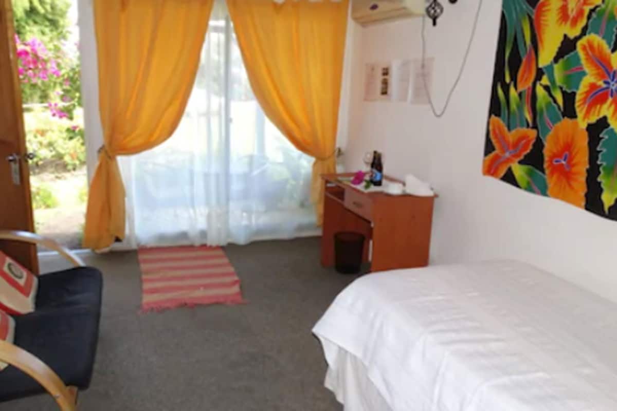 Quarto quádruplo | Frigobar, escrivaninha, Wi-Fi de cortesia, roupa de cama