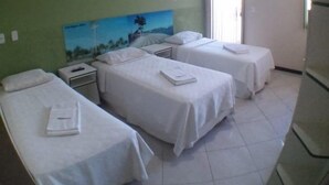 Triple Room, 3 Twin Beds | Minibar, desk, iron/ironing board (on request), WiFi (free) - Hotel Nova América (Teixeira de Freitas)