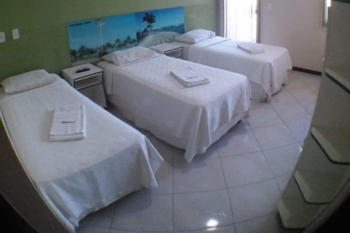 Triple Room, 3 Twin Beds | Minibar, desk, iron/ironing board (on request), WiFi (free)