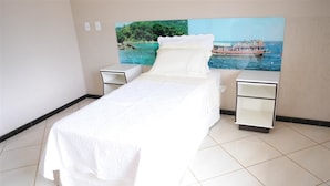 Single Room | Minibar, desk, iron/ironing board (on request), WiFi (free) - Hotel Nova América (Teixeira de Freitas)