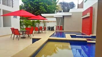 Kolam renang outdoor
