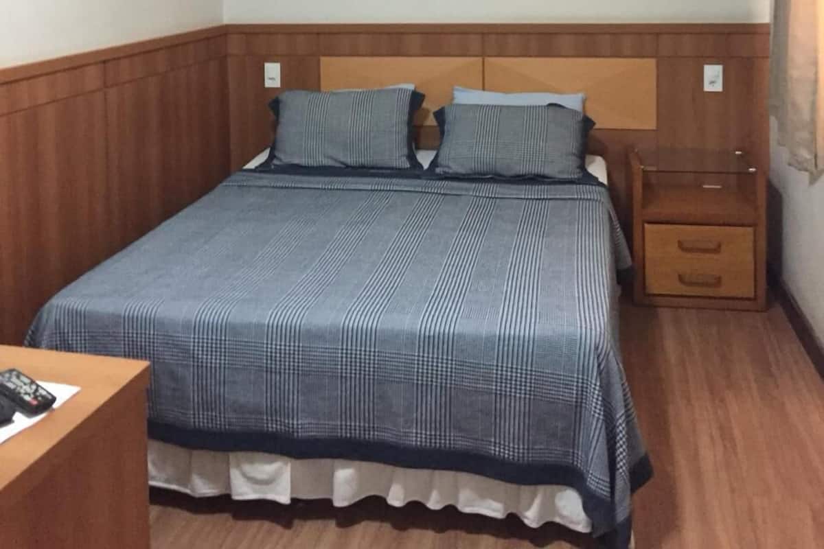 Zimmer (Especial) | Minibar, Schreibtisch, kostenloses WLAN, Bettwäsche