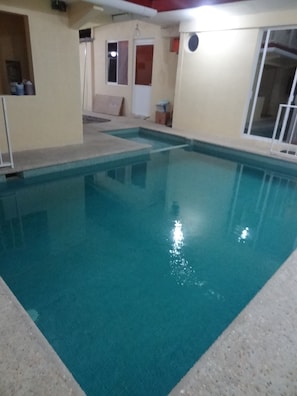 Kolam renang outdoor