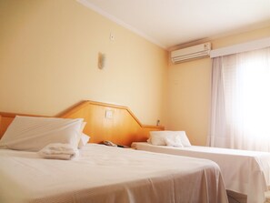 Superior-Zweibettzimmer | Minibar, Schreibtisch, kostenloses WLAN, Bettwäsche