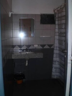 Bathroom - Hotel Los Pinos (Salta)