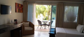 Master Suite, Balcony, Garden View | Sängtillbehör av högsta kvalitet och bäddmadrasser