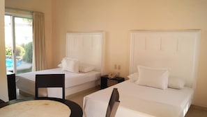 Premium bedding, pillow-top beds, individually decorated - Hotel Canarios (Cuernavaca)