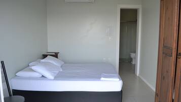 Basic-Doppelzimmer | Minibar, Verdunkelungsvorhänge, Bügeleisen/Bügelbrett, kostenloses WLAN