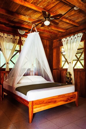 Family Cabin, Multiple Beds, Balcony, Pool View | In-room safe, rollaway beds, free WiFi, bed sheets - Hotel Utuane (Leticia)