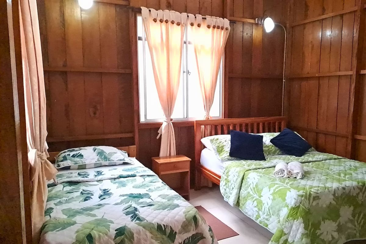 Standard Cabin | In-room safe, rollaway beds (surcharge), WiFi (free), bed sheets