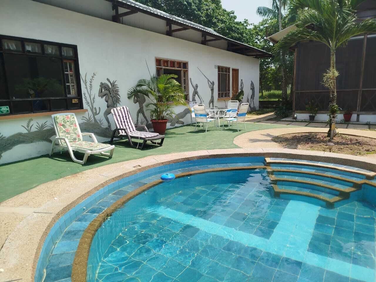 Standard Cabin | Living area | 32-inch LED TV with cable channels, TV