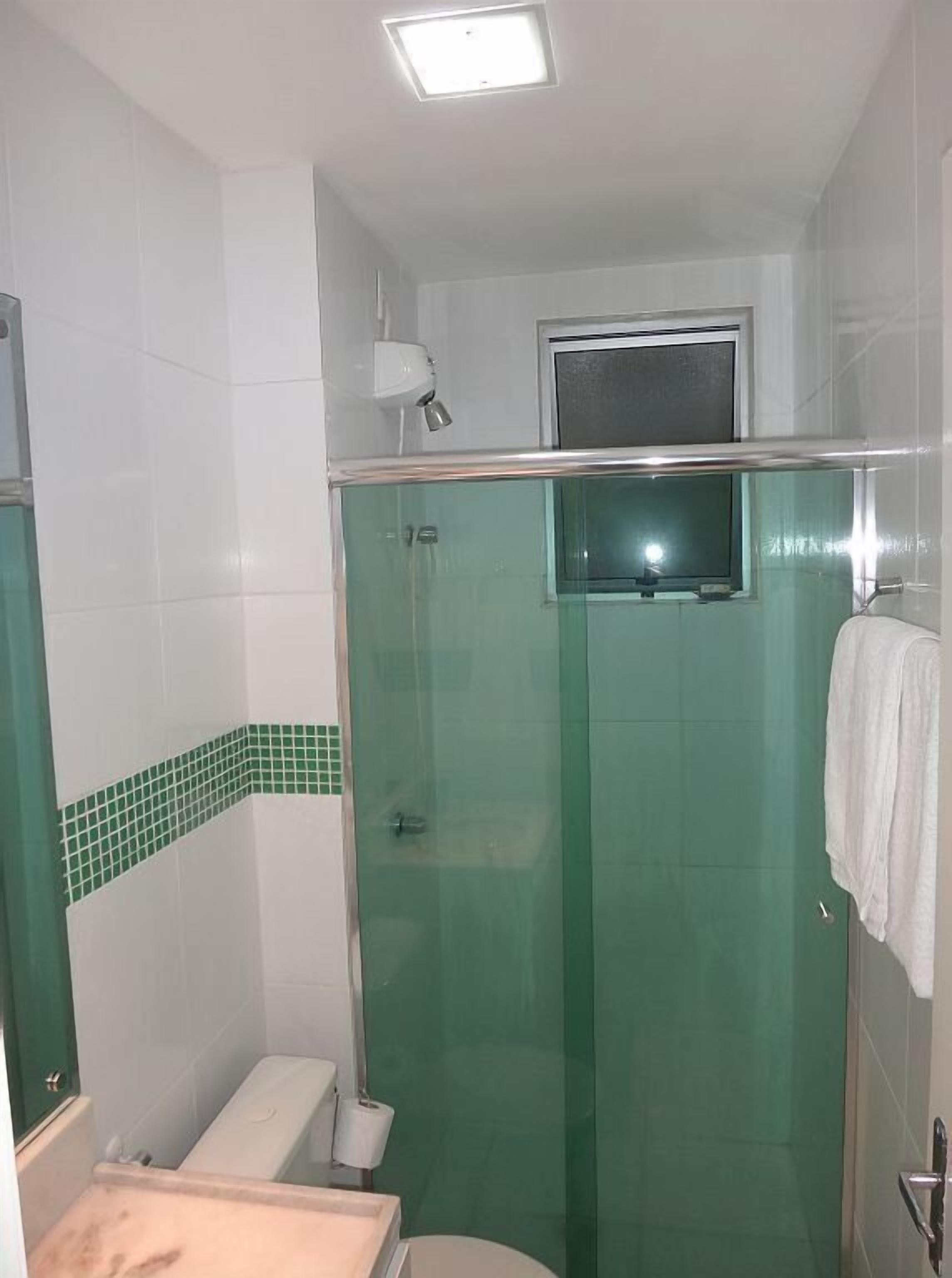 Departamento | Baño | Regadera, secadora de cabello, toallas 
