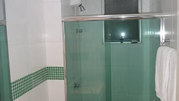 Departamento | Baño | Regadera, secadora de cabello, toallas